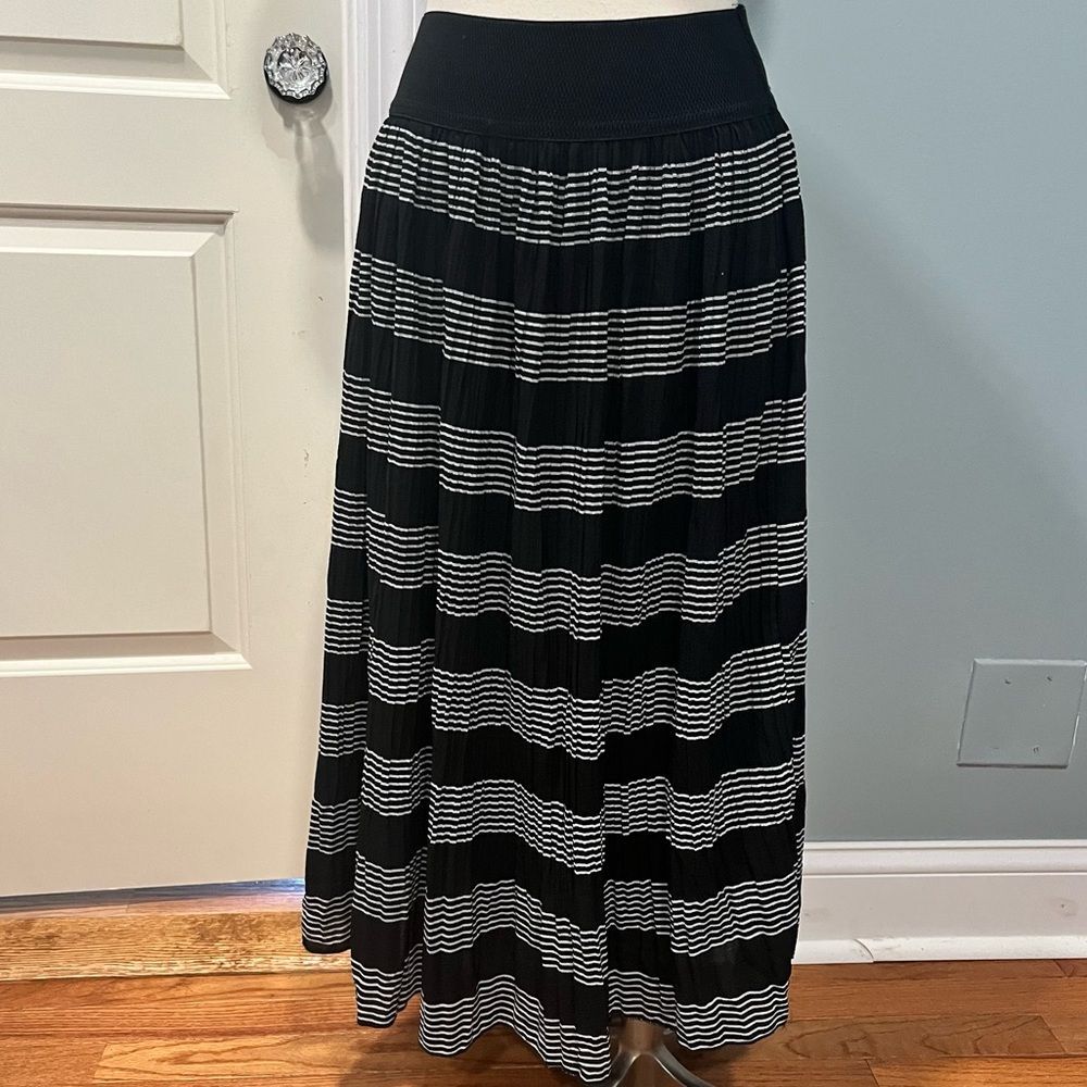 Metro Wear Black & White Stripes A-Line Elastic Waist Midi Skirt Size Small